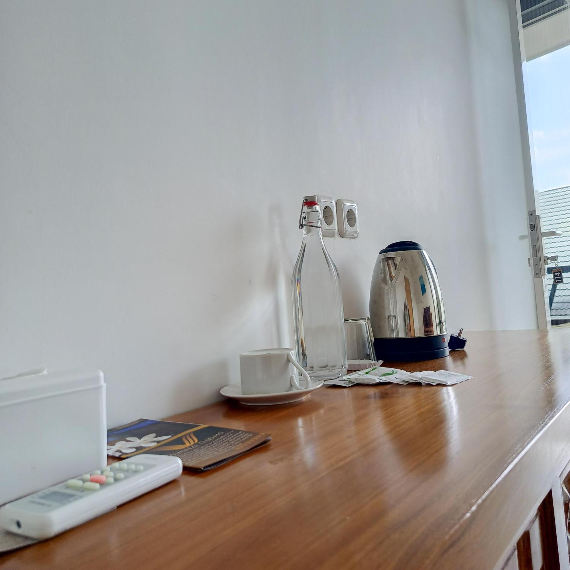 Zavana Rooms & Restaurant Tanjungkarang Eksteriør bilde