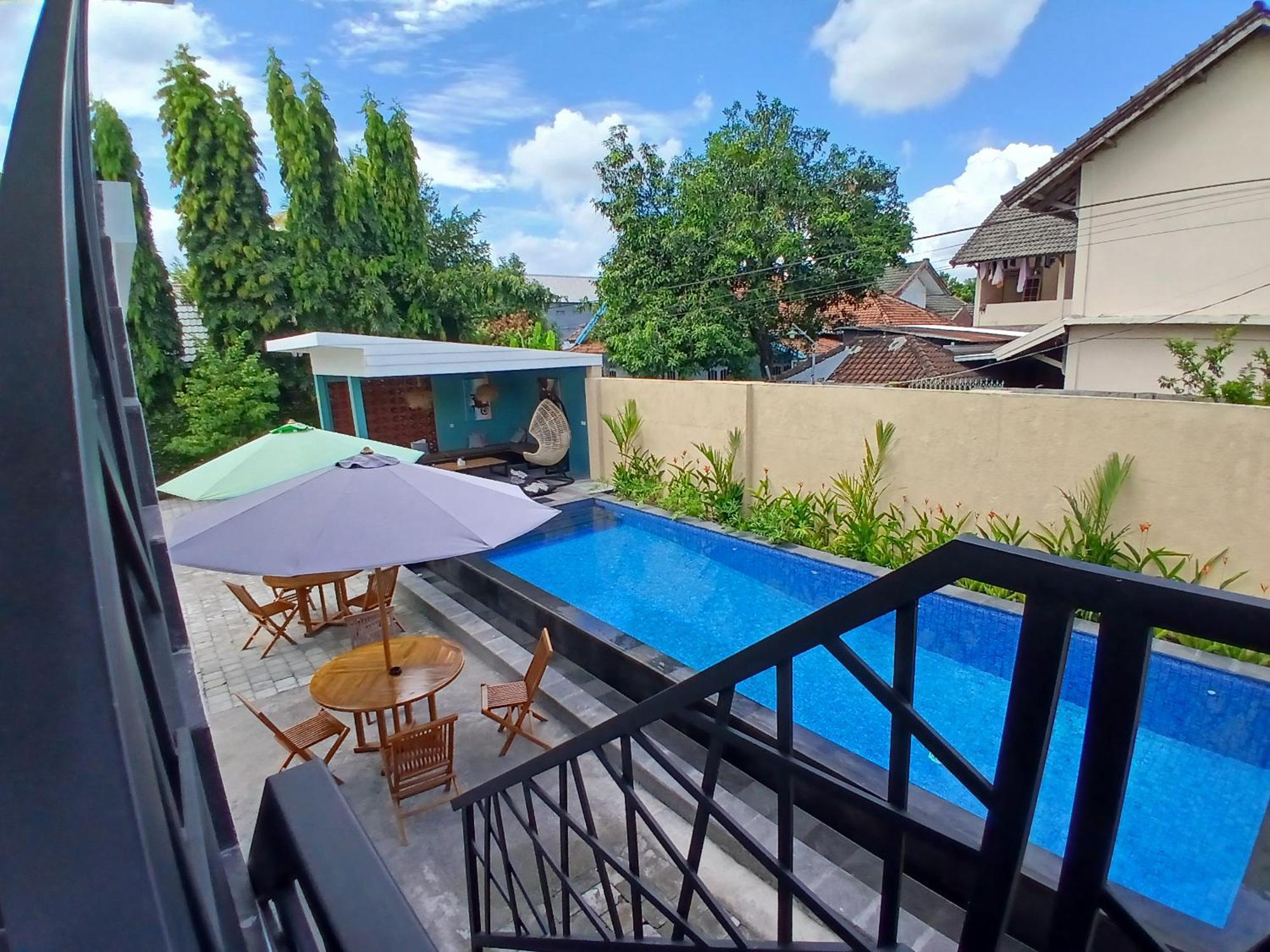 Zavana Rooms & Restaurant Tanjungkarang Eksteriør bilde