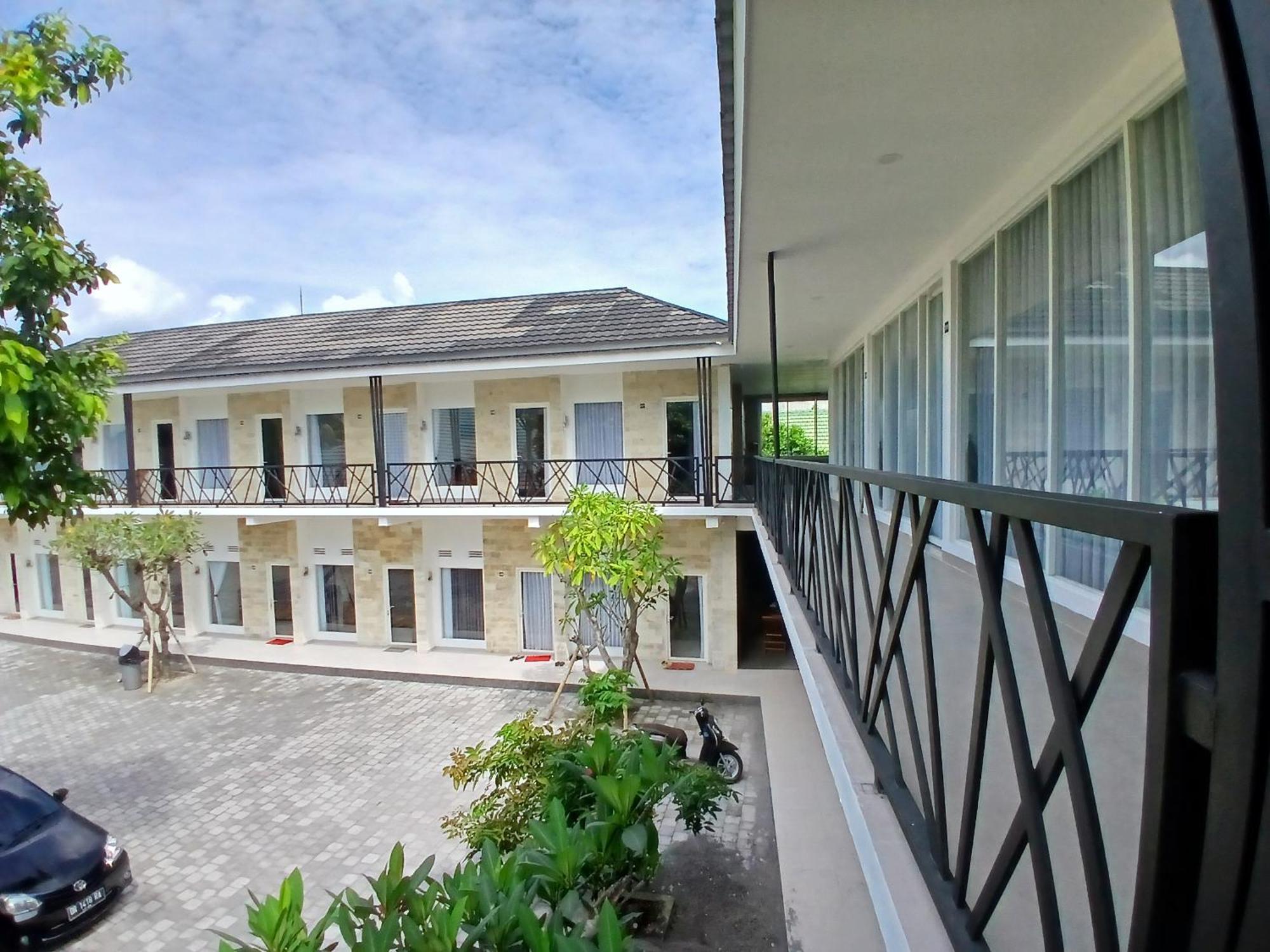 Zavana Rooms & Restaurant Tanjungkarang Eksteriør bilde