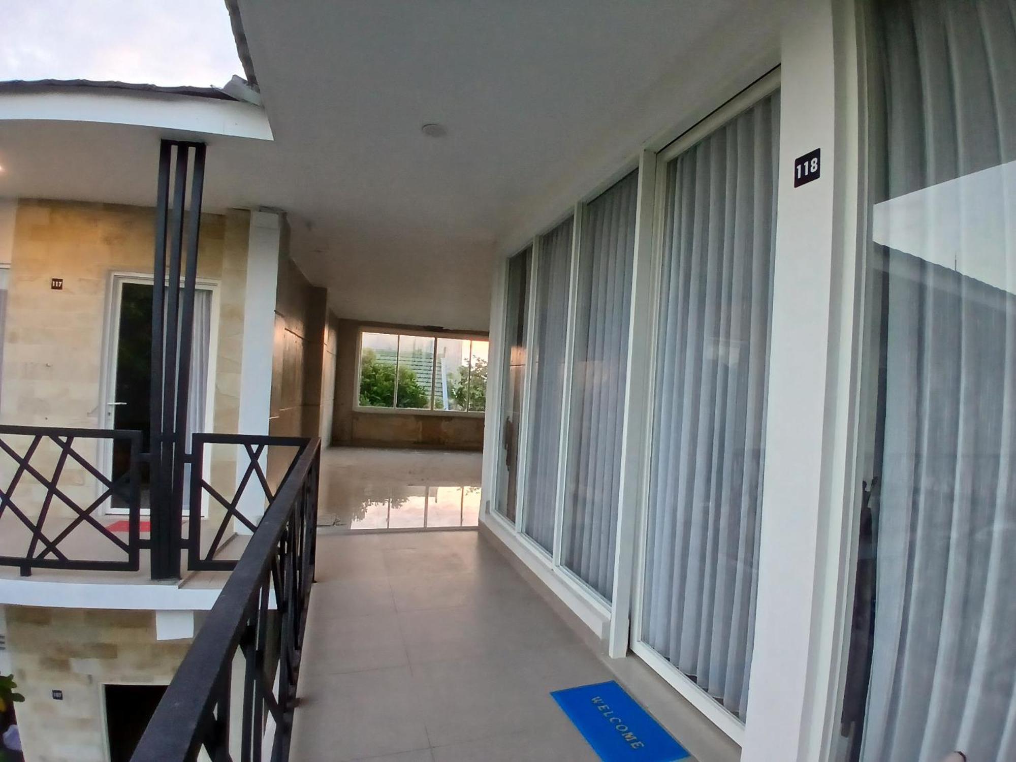 Zavana Rooms & Restaurant Tanjungkarang Eksteriør bilde