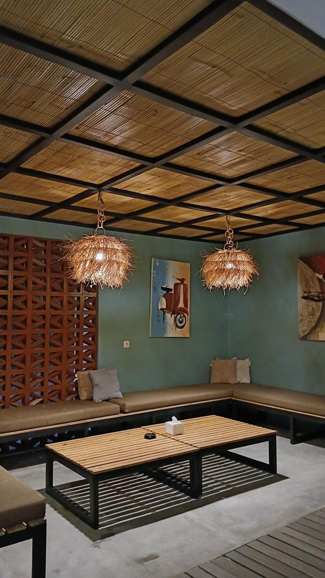 Zavana Rooms & Restaurant Tanjungkarang Eksteriør bilde