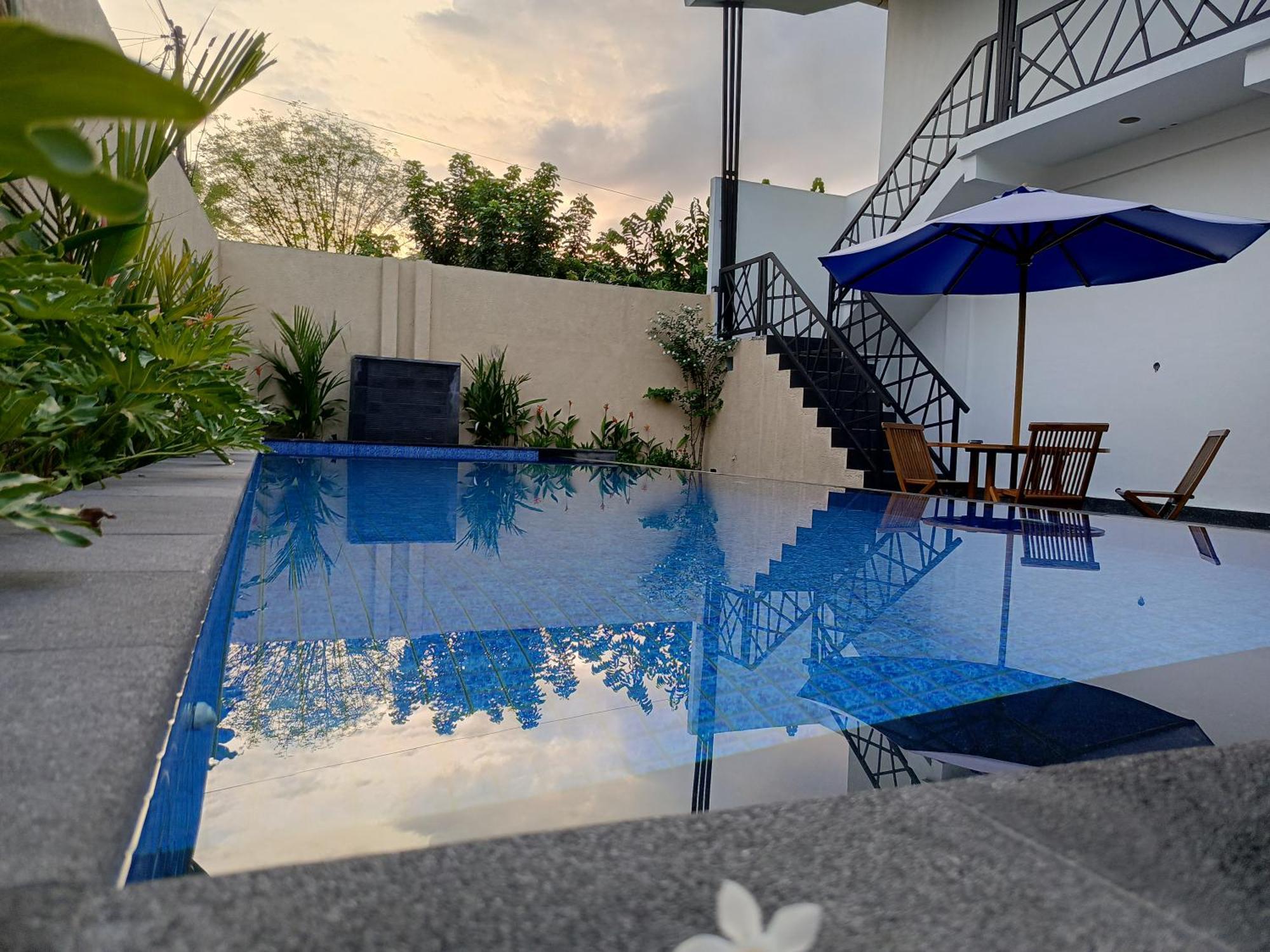 Zavana Rooms & Restaurant Tanjungkarang Eksteriør bilde