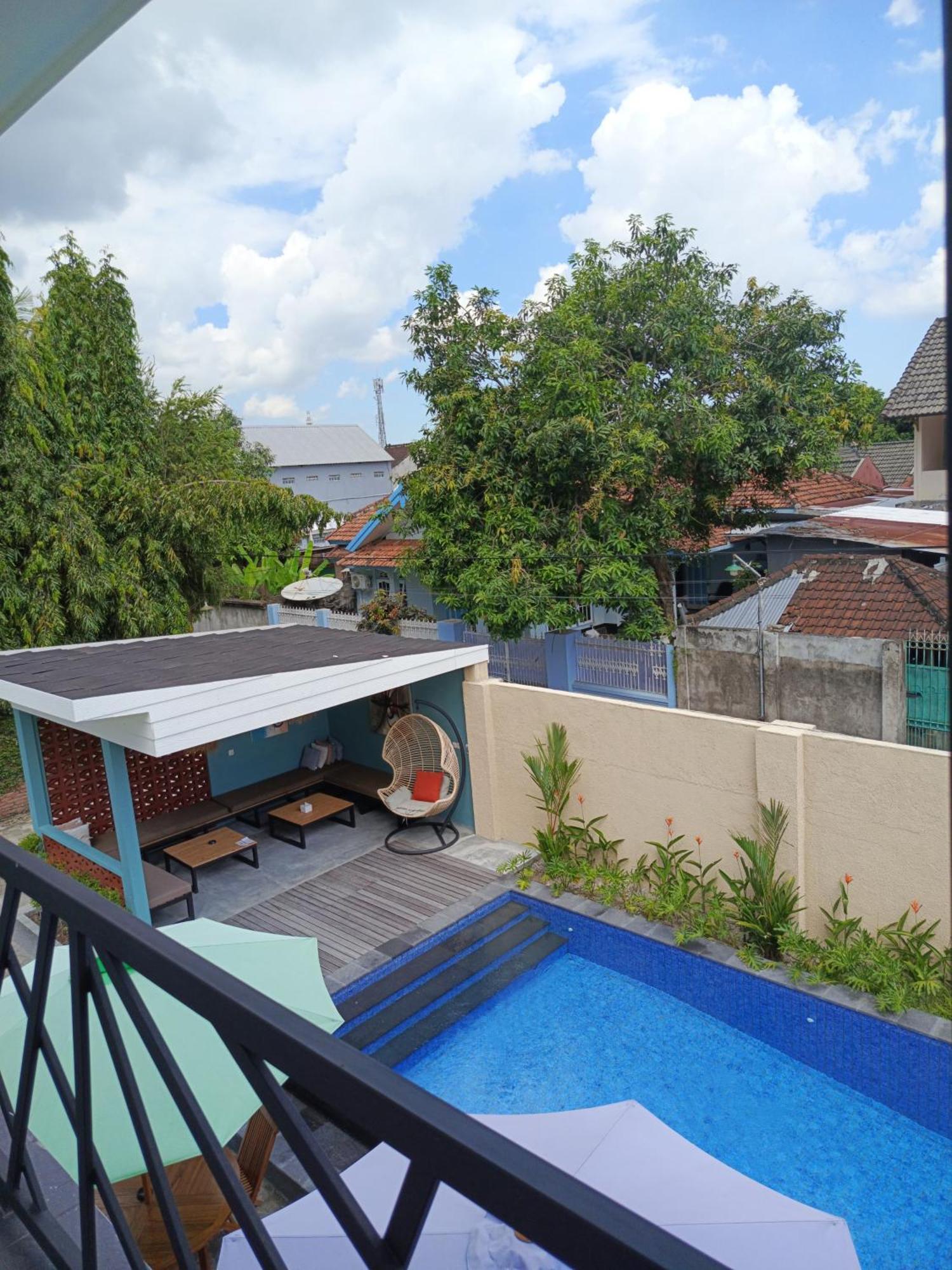 Zavana Rooms & Restaurant Tanjungkarang Eksteriør bilde