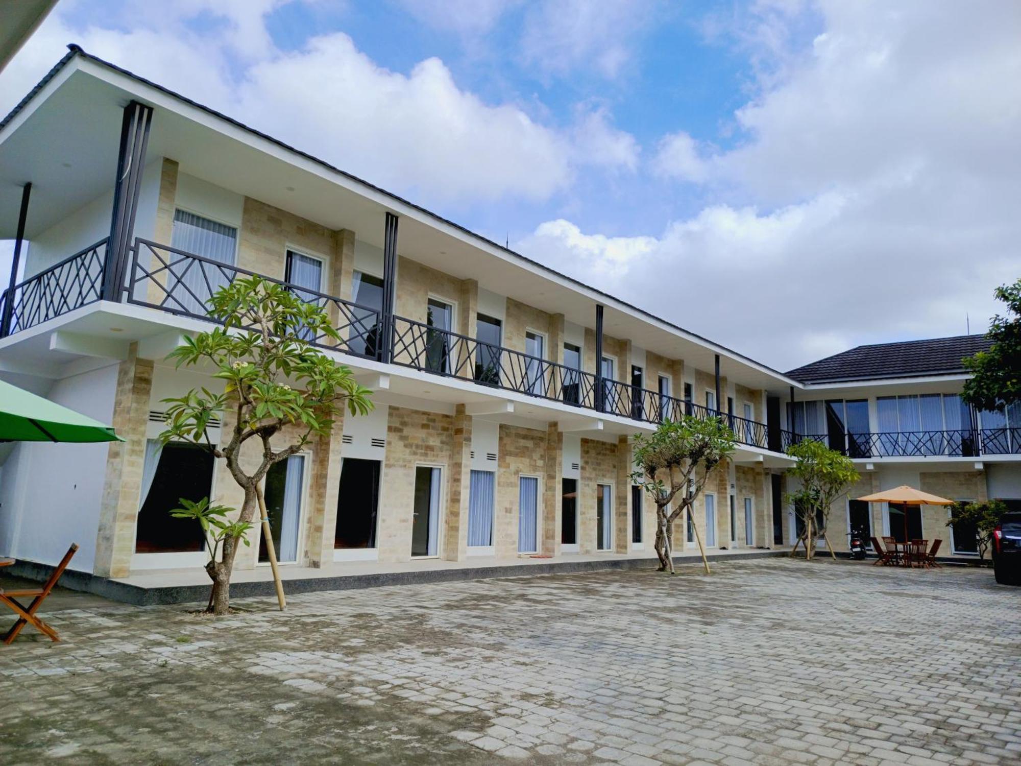Zavana Rooms & Restaurant Tanjungkarang Eksteriør bilde
